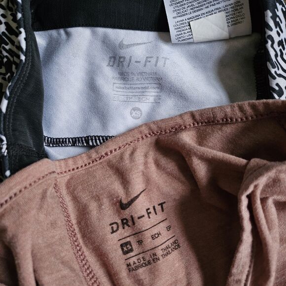 Nike XS Set: Brown Premium Essentials Oversized T-Shirt & Black/White Capri - Picture 7 of 8